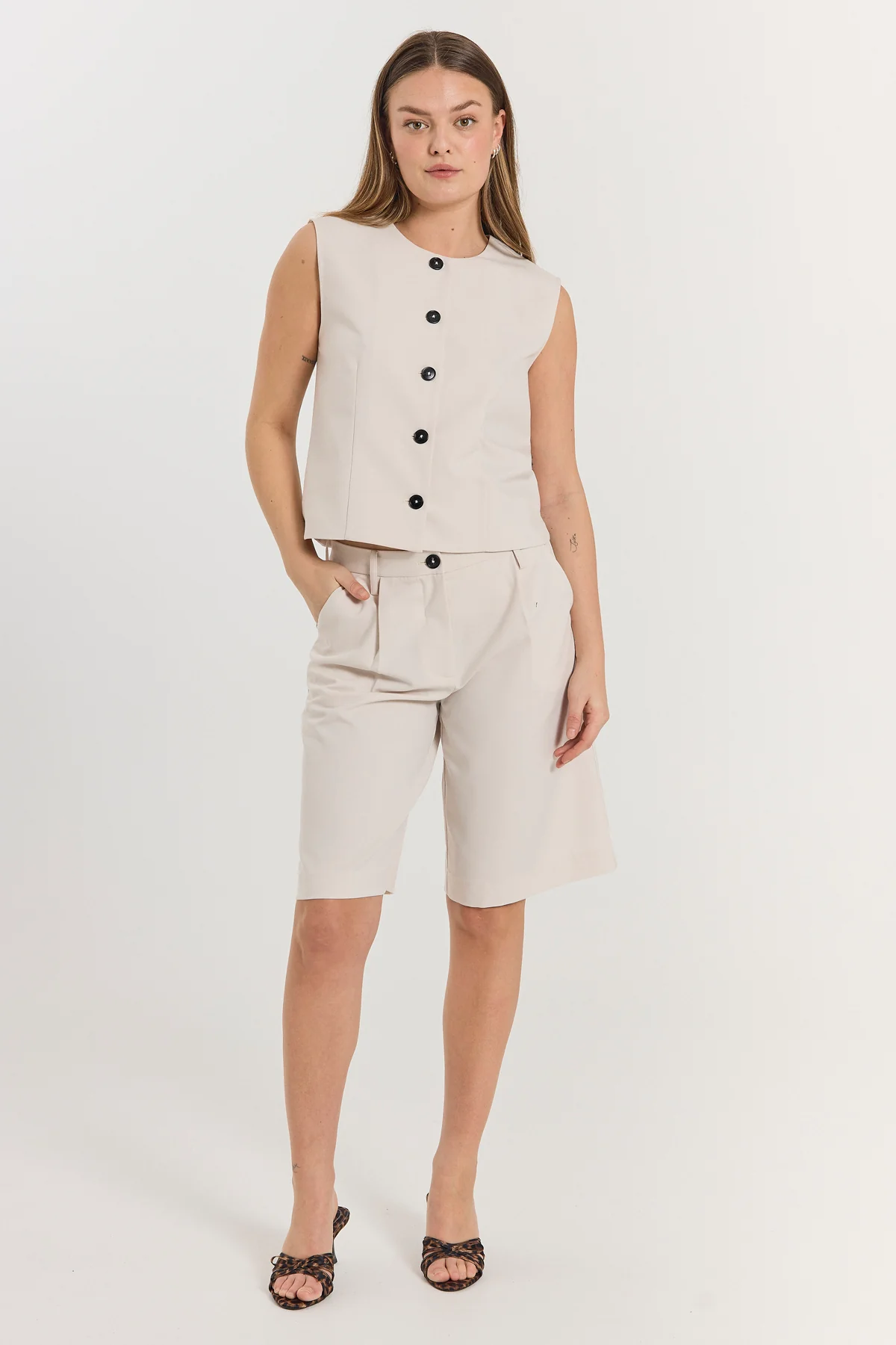 FQMAEVE - SHORTS - BEIGE
