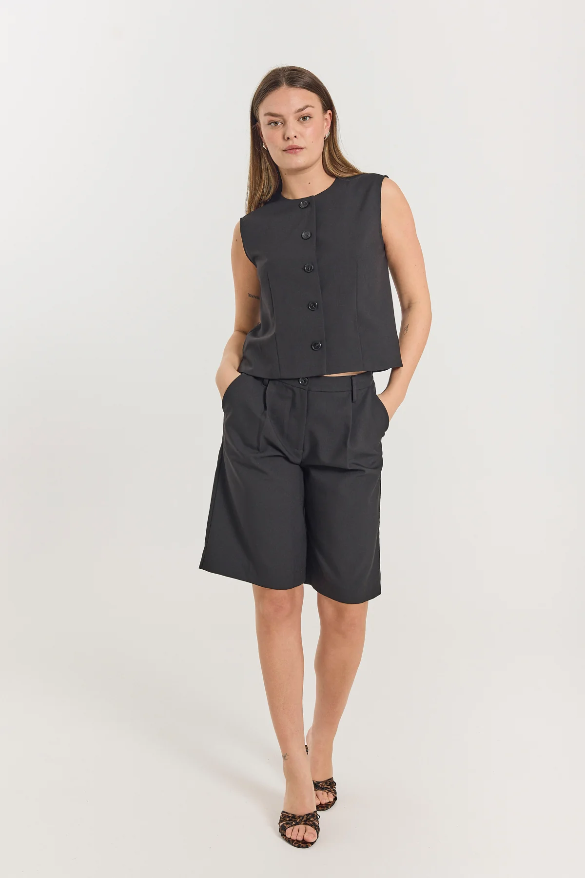 FQMAEVE - SHORTS - SCHWARZ