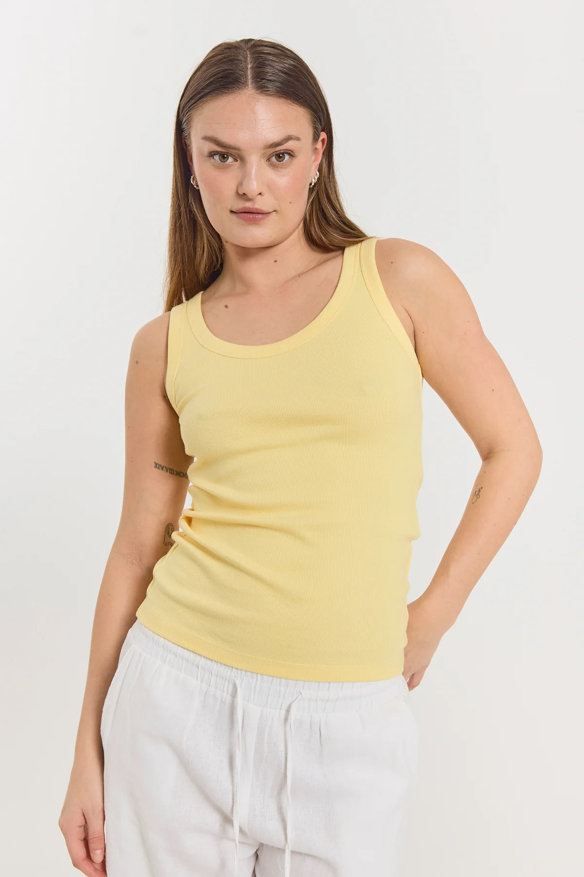 FQHI – RIPPENGESTRICKTES TOP - GELB