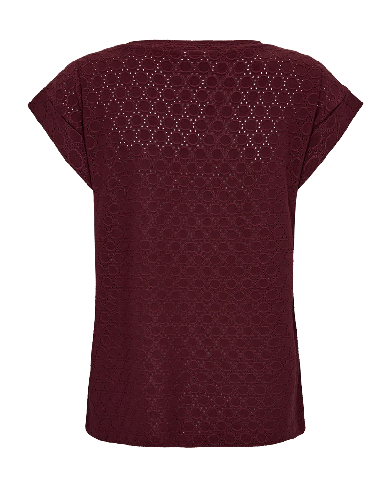 FQBLOND – T-SHIRT MIT LOCHMUSTER - BORDEAUX
