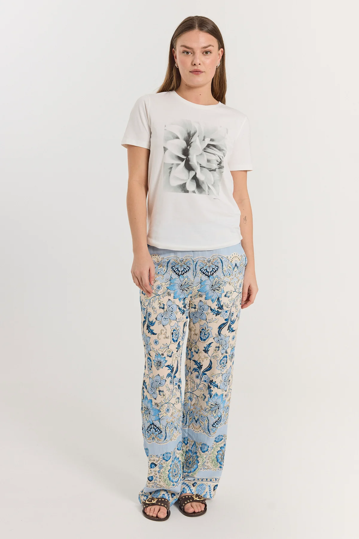 FQSURE - T-SHIRT MIT PRINT - SCHWARZ UND WEISS