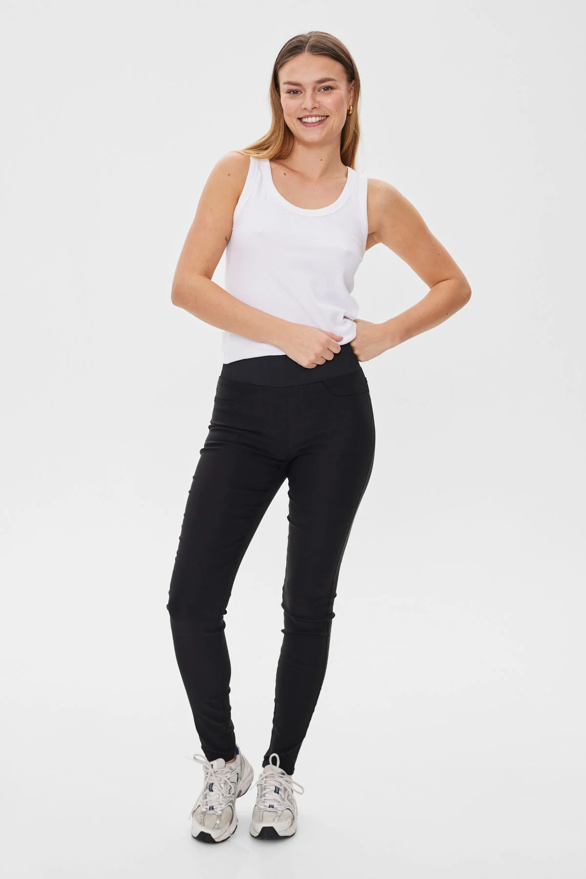 FQSHANTAL - POWER HOSE MIT ELASTICHEM BUND - SCHWARZ