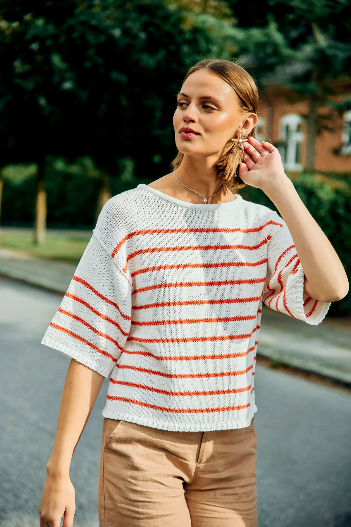 FQGRANDE - GESTRICKTER PULLOVER - WEISS UND ROT