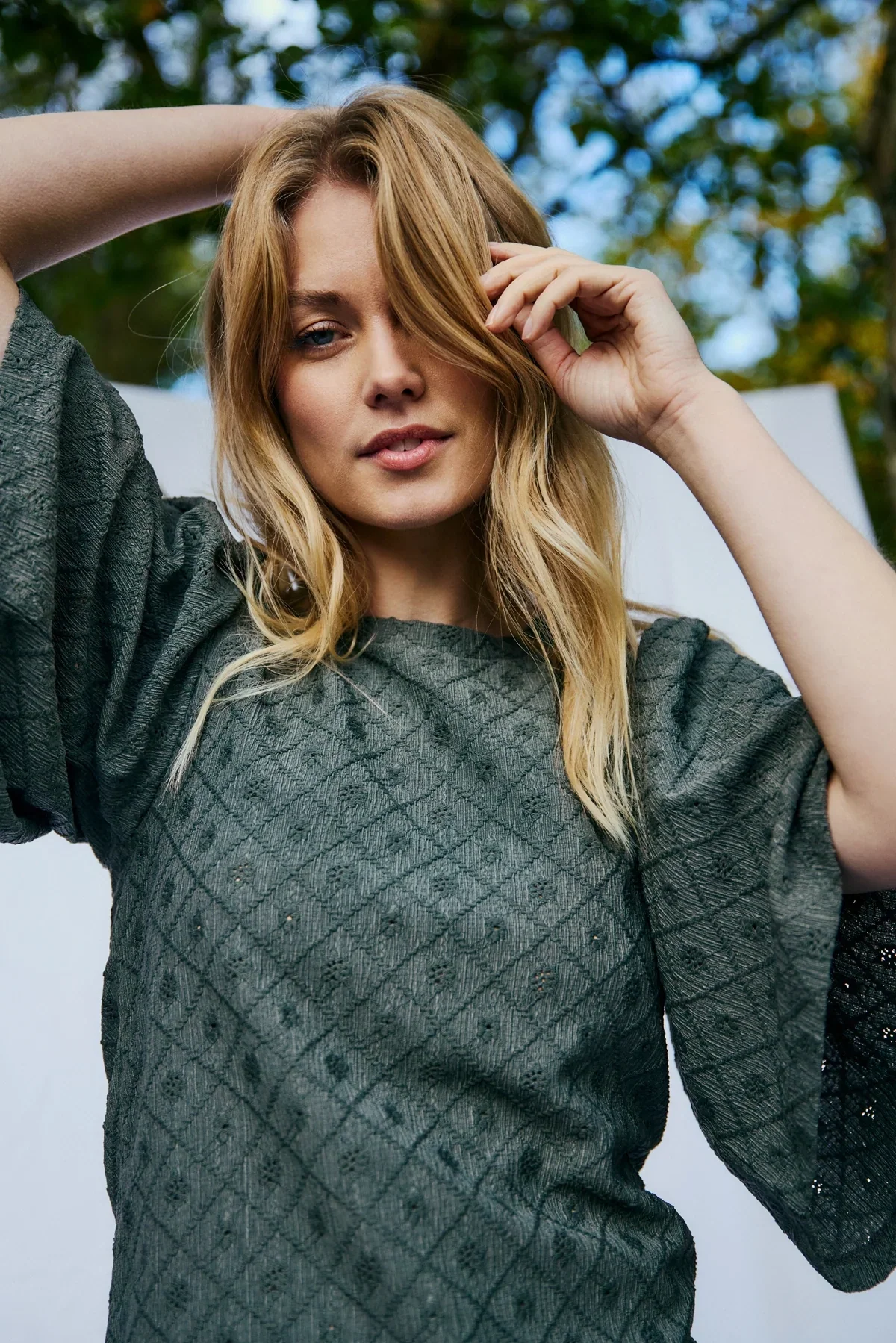 FQKIONA – BLUSE MIT GESTICKTEM MUSTER - GRÜN