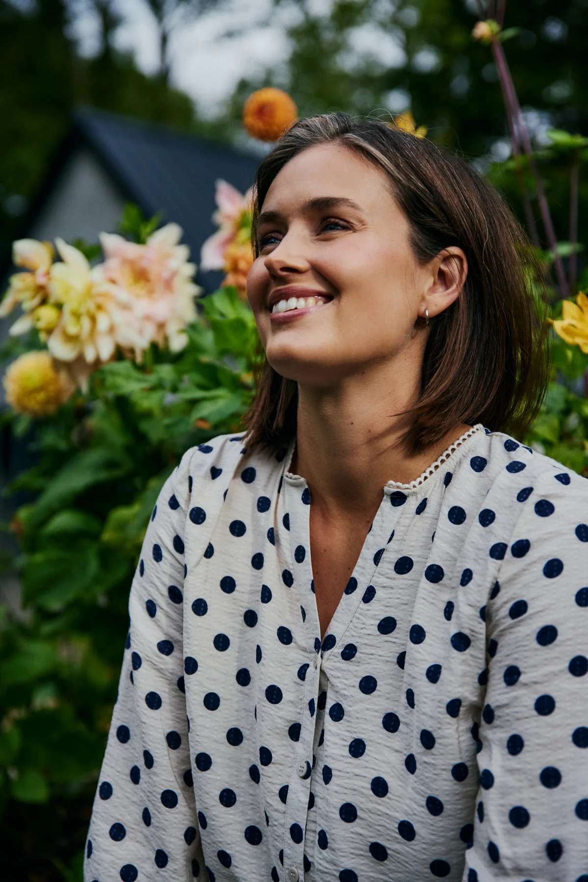 FQALMA – BLUSE MIT PUNKTEN - BEIGE UND BLAU