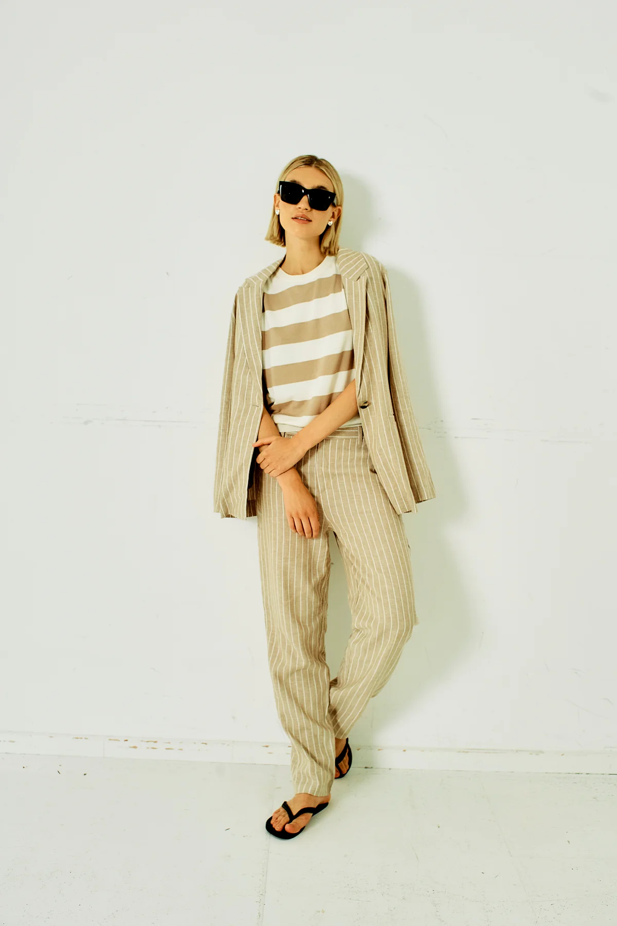 FQLAVEGA – HOSE MIT STREIFEN - BEIGE UND WEISS