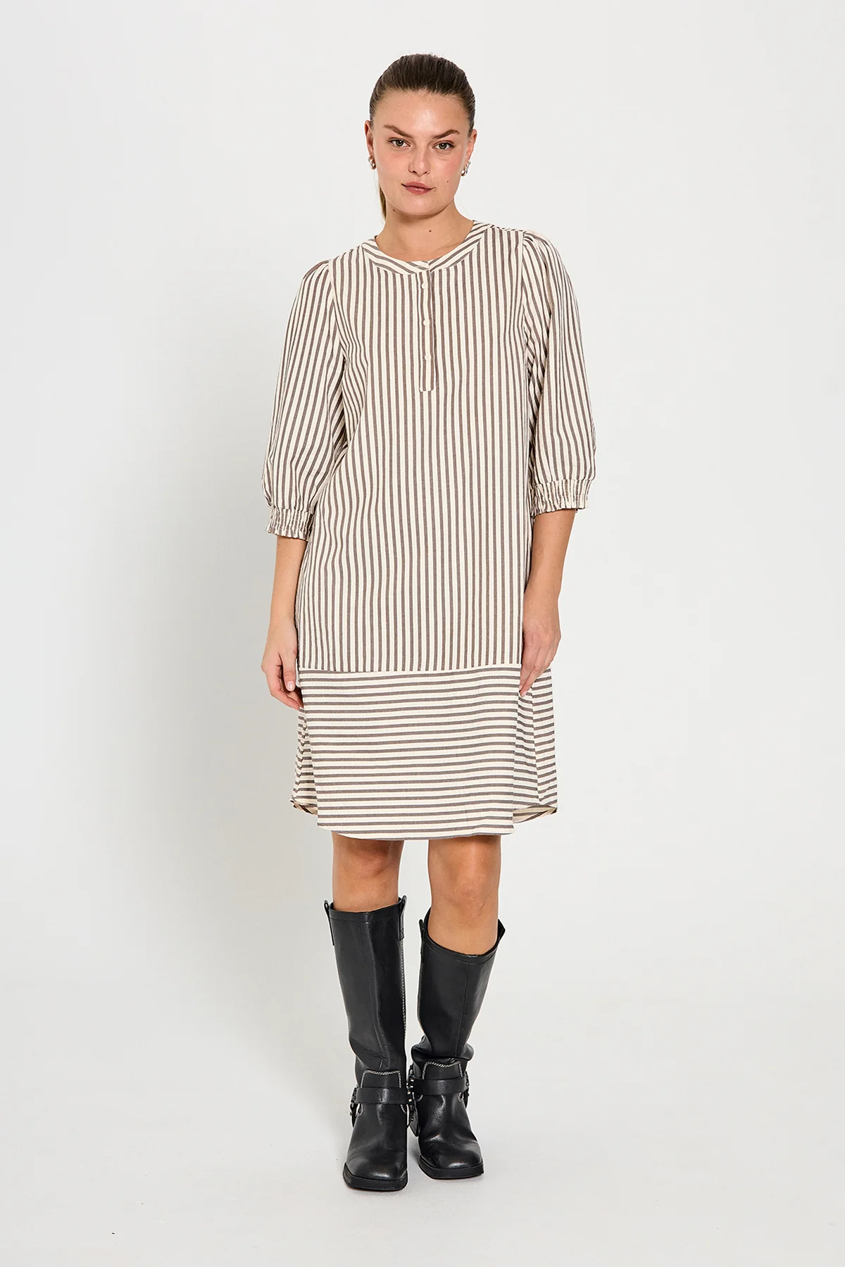 FQABY - GESTREIFTE KLEID - WEISS UND  BRAUN