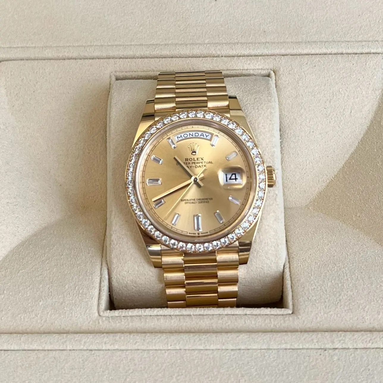 【Super Clone】ROLEX Day-Date 40mm Champagne Diamond Dial and Bezel Yellow Gold President Bracelet 228348RBR-0002