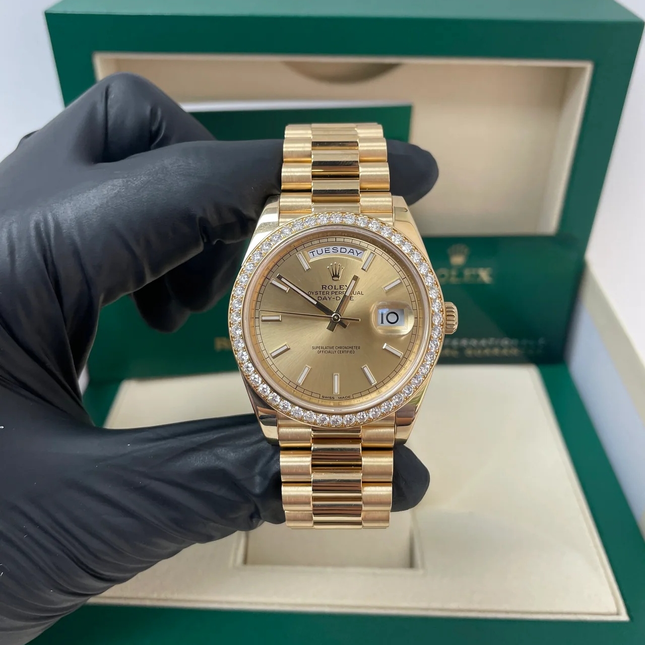 【Super Clone】ROLEX Day-Date 40mm Champaign Dial and Diamond Bezel Yellow Gold President Bracelet 228348RBR-0008