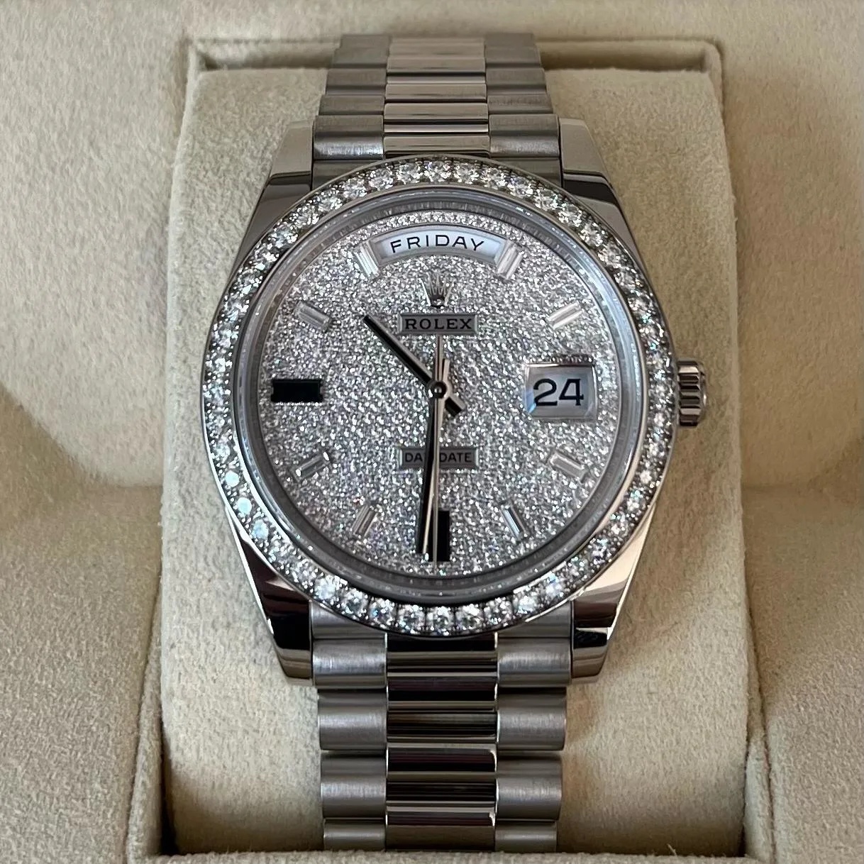 【Super Clone】ROLEX 228349RBR-0036 Day-Date 40mm 18k White Gold Paved With Diamonds Watch
