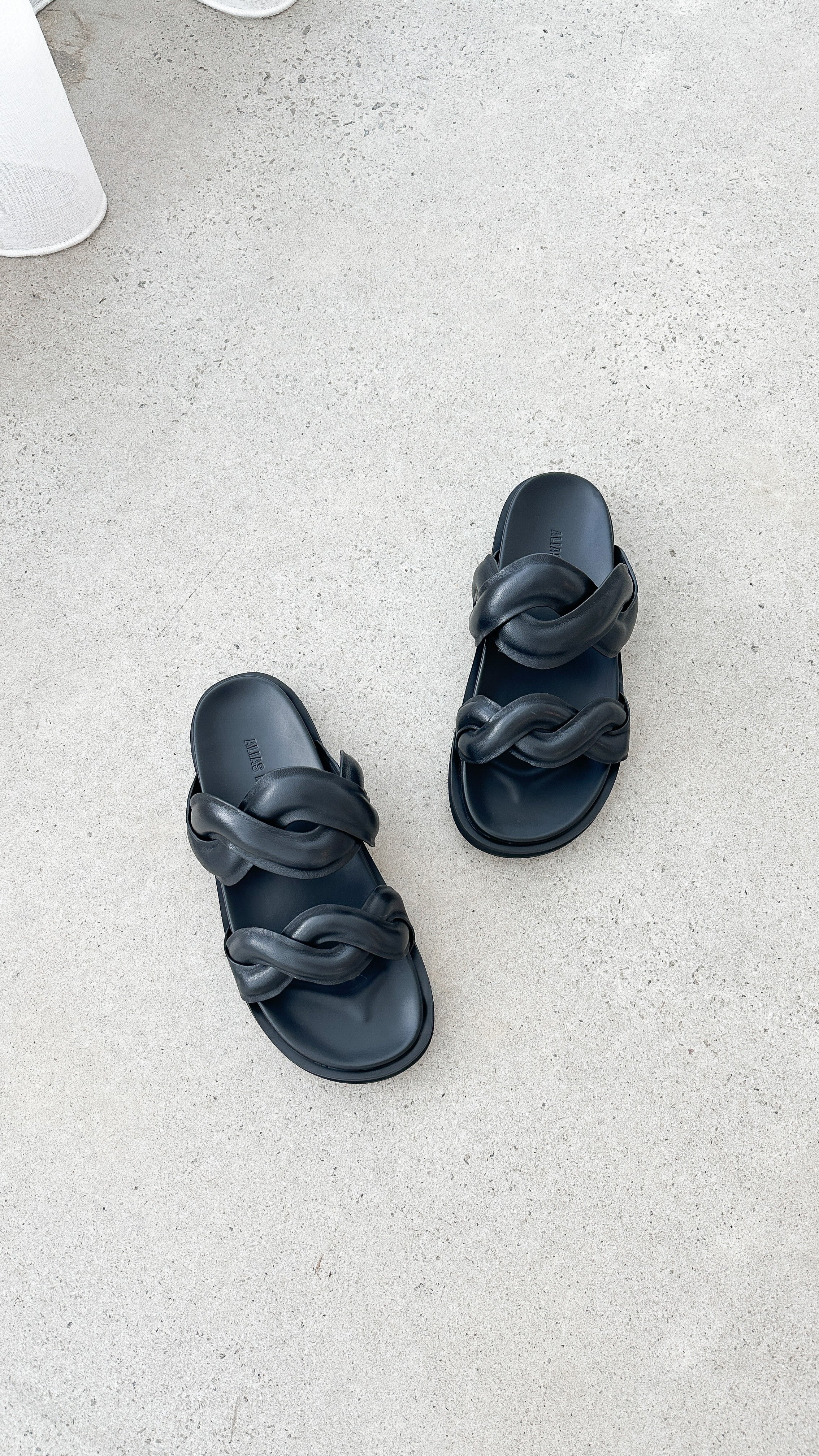 Pantone Slides - Black Leather