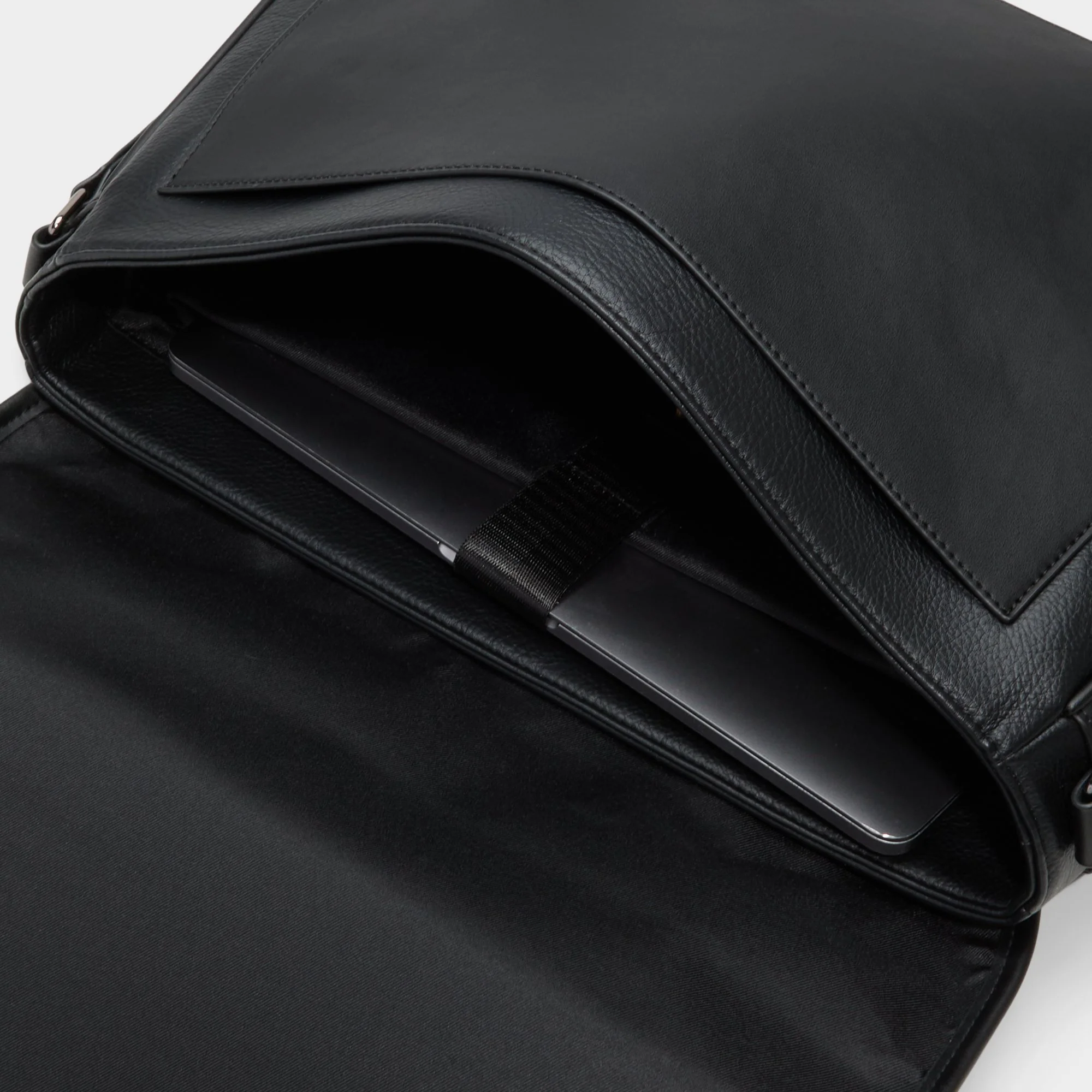 Souhillx - Aldo Outlet Shop