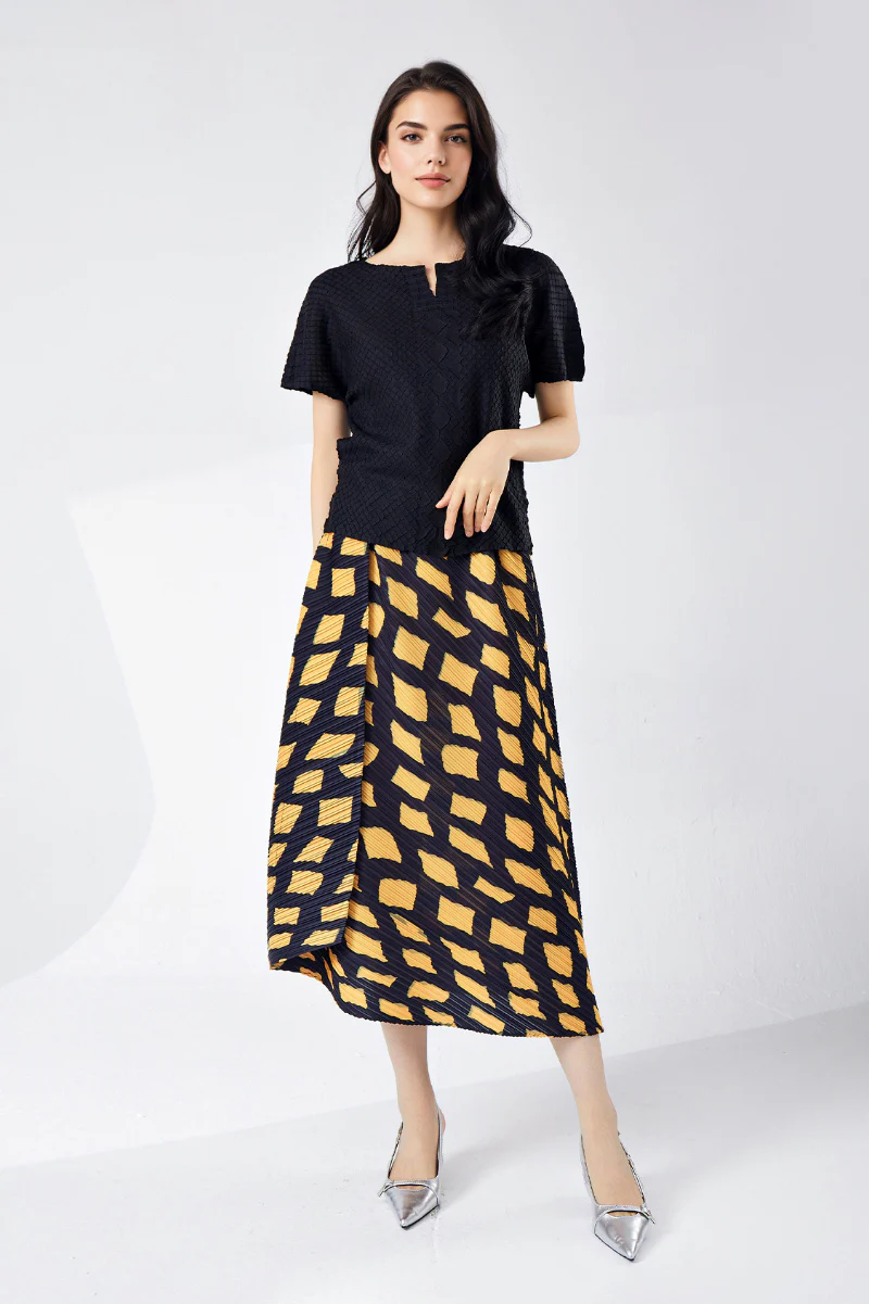 Designer Inspired Pleated Asymmetrical Midi Skirt in Geometric Print - HBQMJX