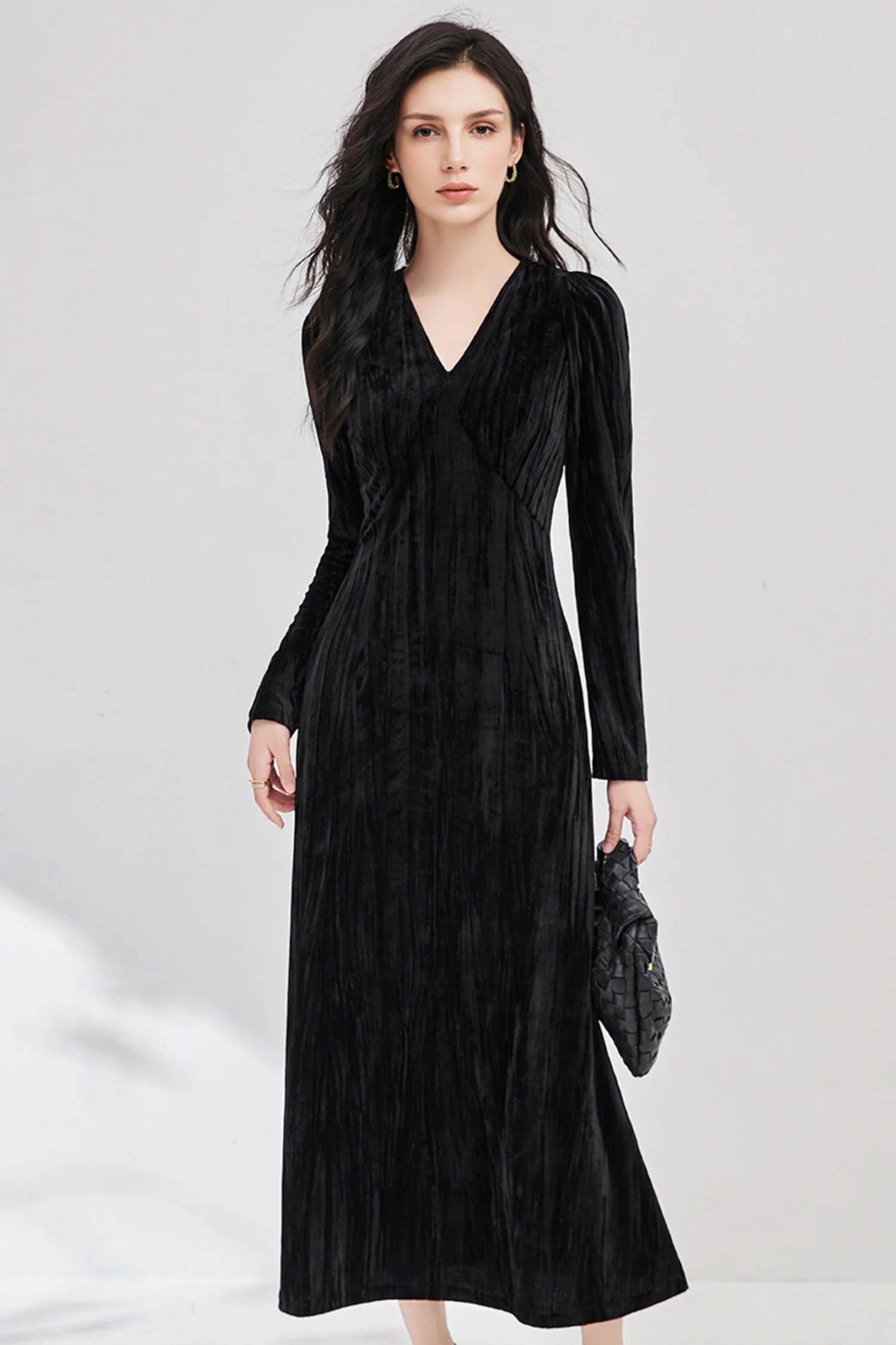 Black Velvet Textured Long Sleeve V-Neck Midi Dress - HBQMJX