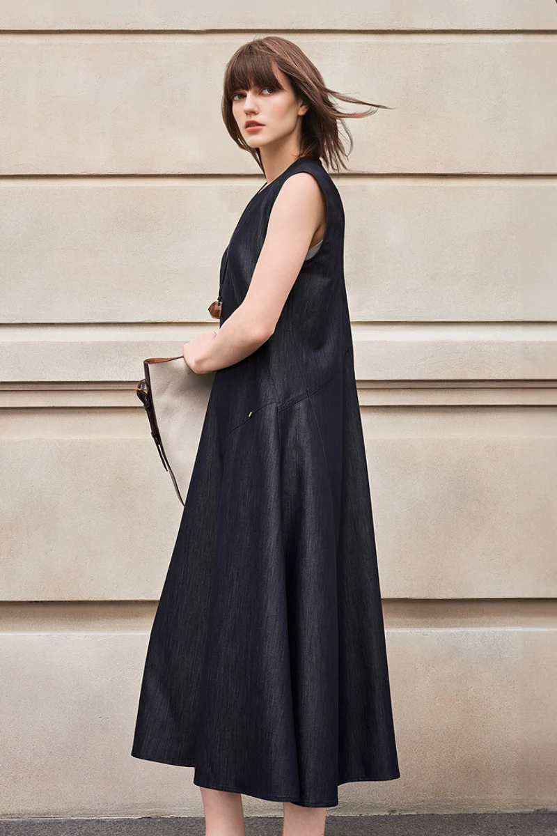 Structured V-Neck Sleeveless Midi Dress - HBQMJX