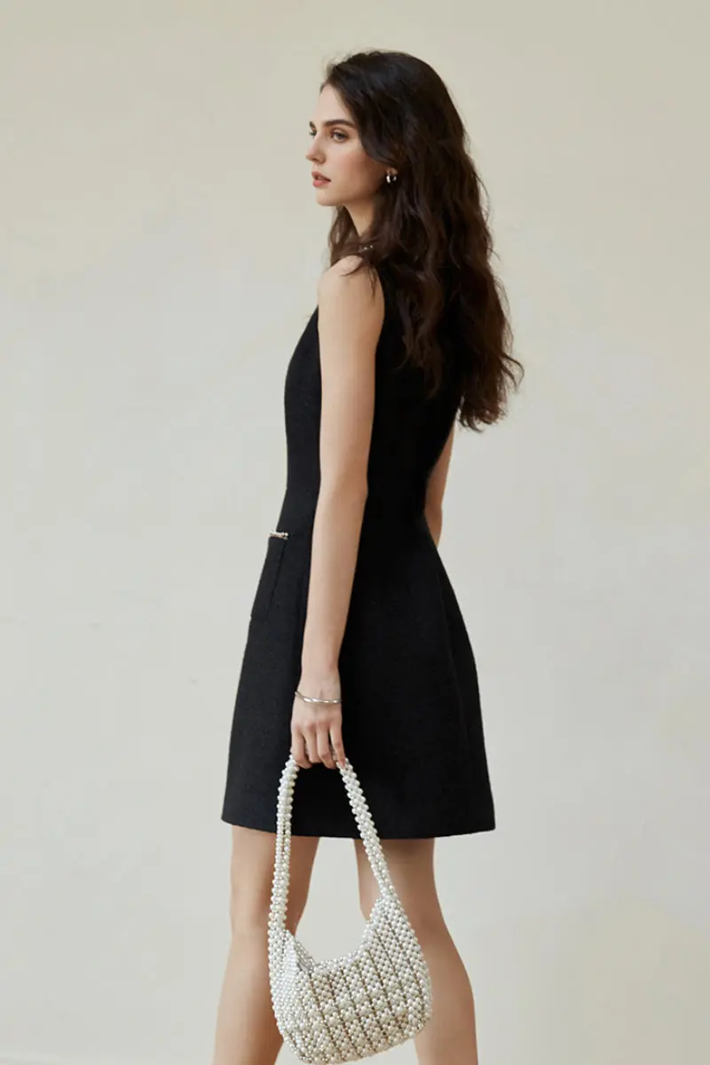 Black Scoop-Neck Sleeveless Mini Dress - HBQMJX