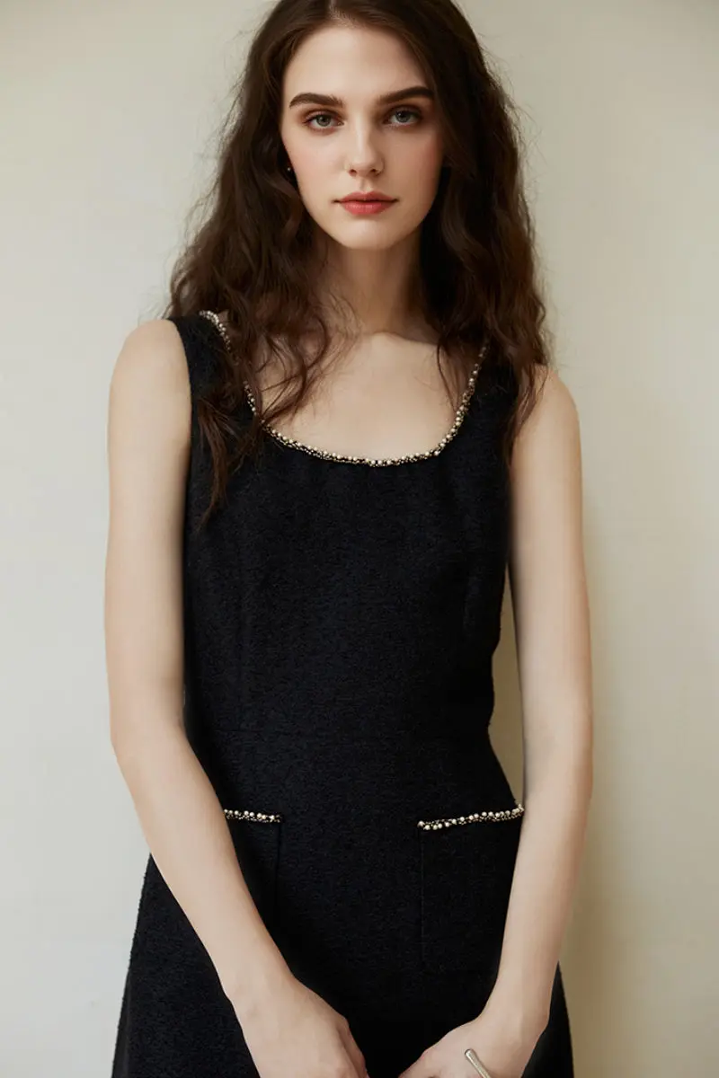 Black Scoop-Neck Sleeveless Mini Dress - HBQMJX