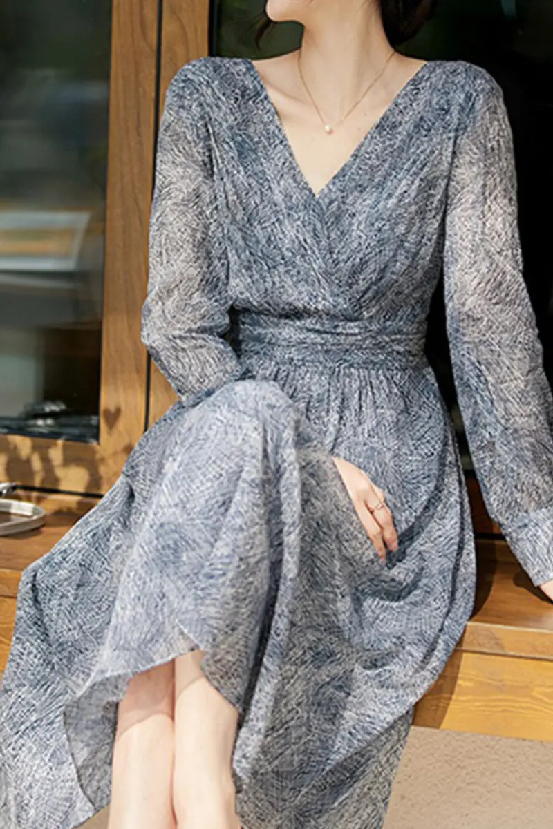 100 Mulberry Silk Blue Long-Sleeve Hand Pleated Midi Dress - HBQMJX