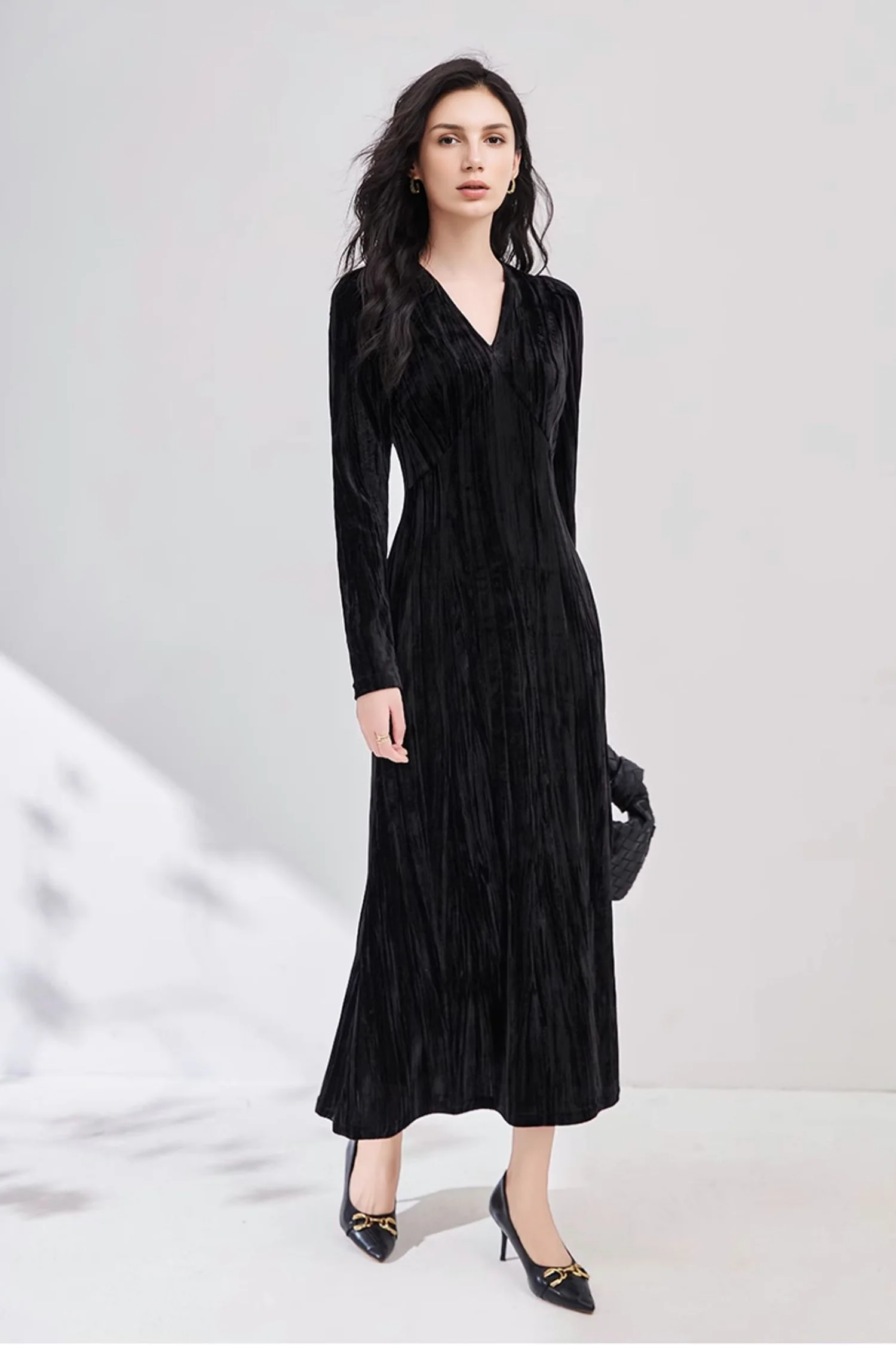 Black Velvet Textured Long Sleeve V-Neck Midi Dress - HBQMJX