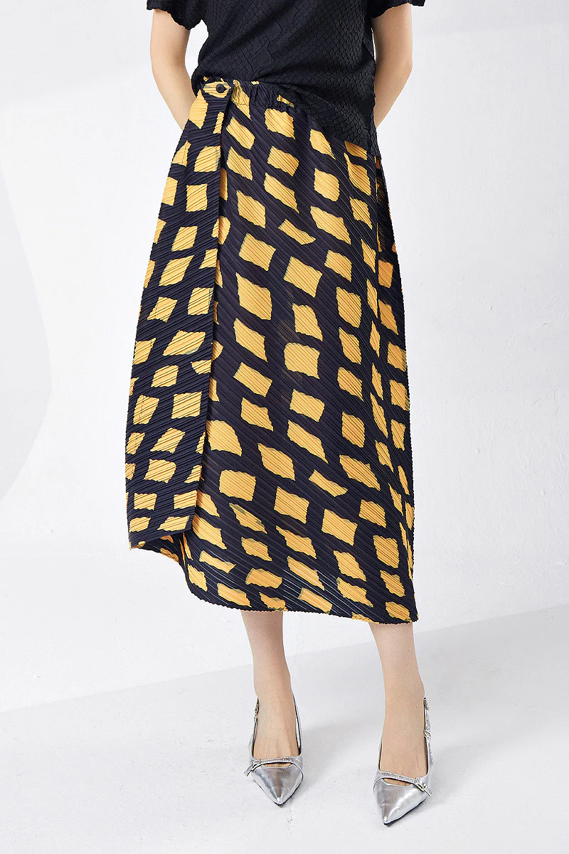 Designer Inspired Pleated Asymmetrical Midi Skirt in Geometric Print - HBQMJX
