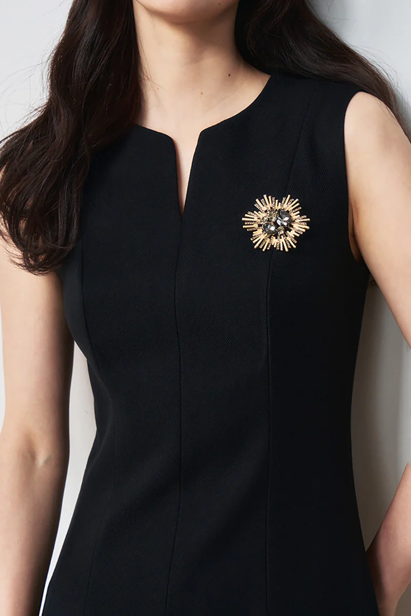 Black Sleeveless A-Line Mini Shift Dress with Brooch - HBQMJX