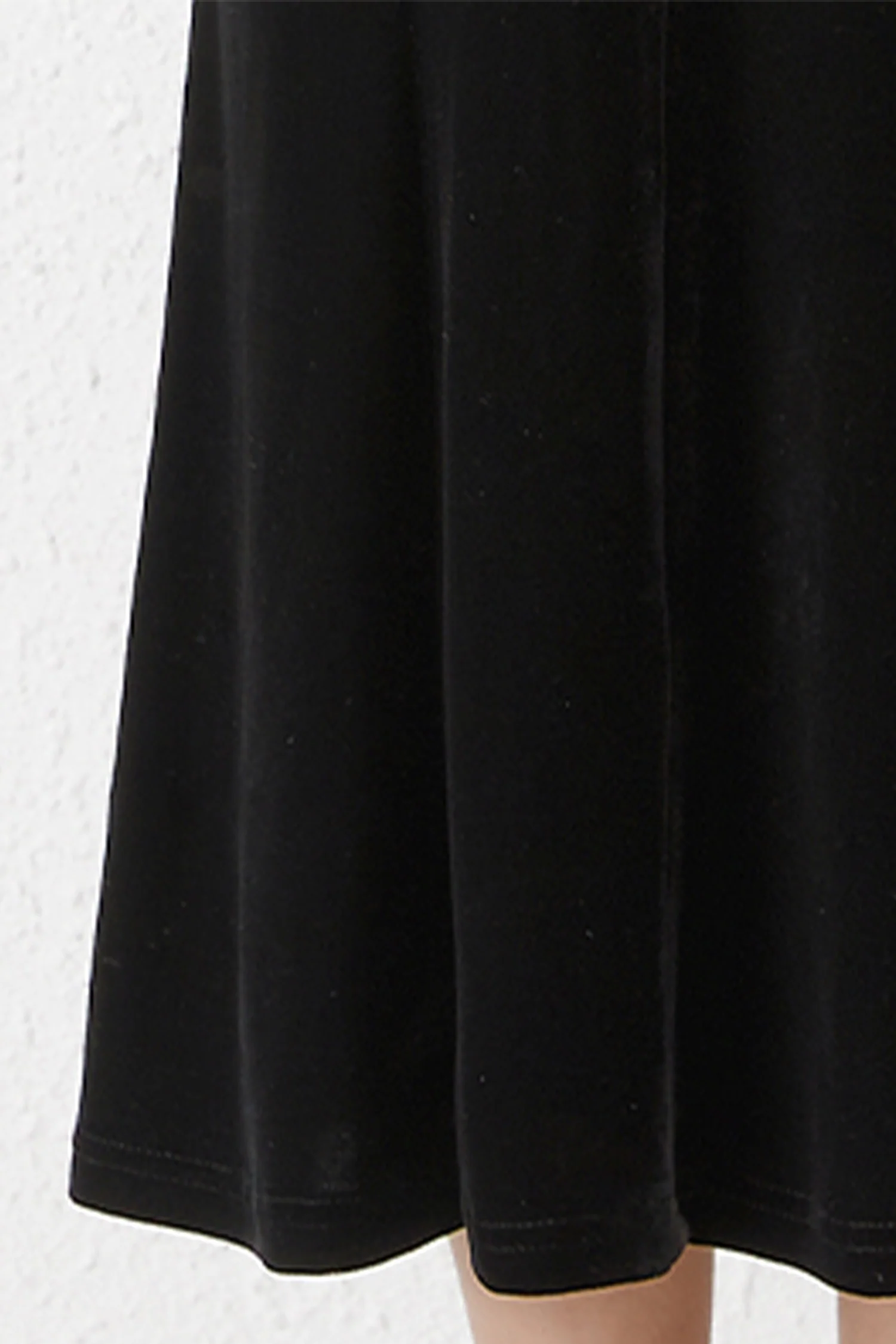 Black Velvet Long Sleeve Sweetheart Midi Dress with Pearls - HBQMJX