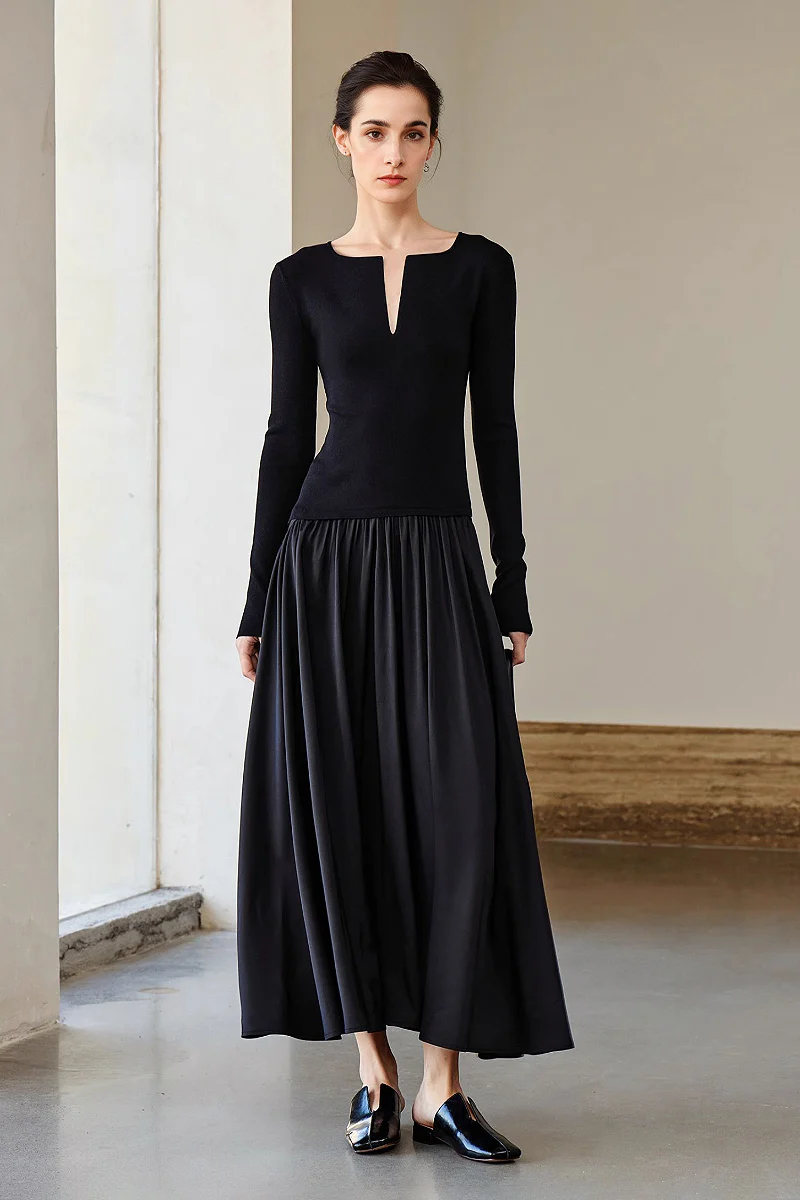 Black Fit & Flare Long-Sleeve V-Neck Maxi Dress - HBQMJX