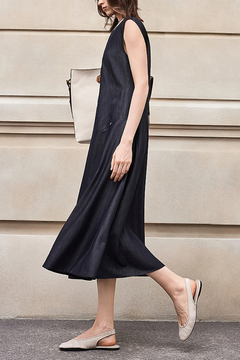 Structured V-Neck Sleeveless Midi Dress - HBQMJX