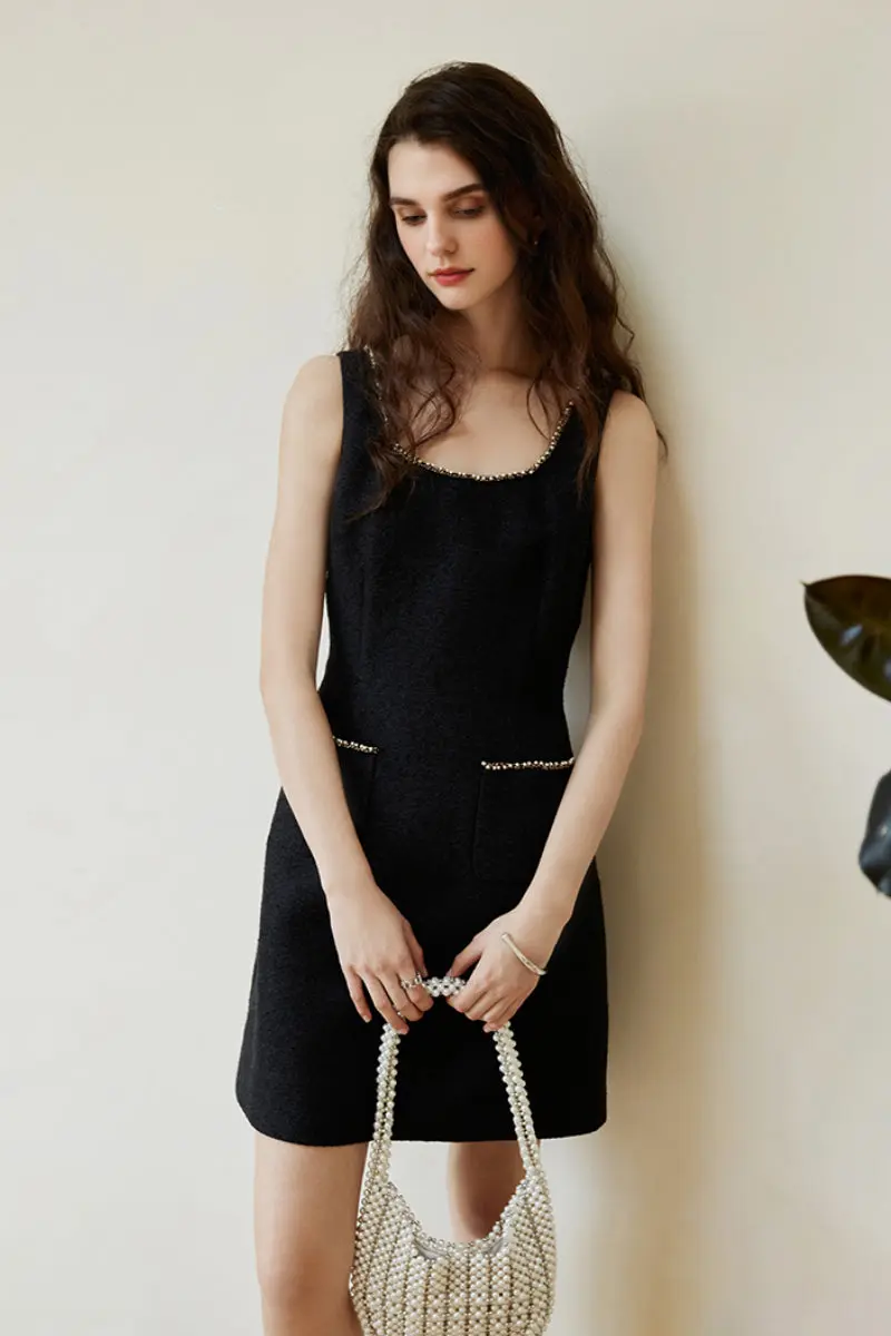 Black Scoop-Neck Sleeveless Mini Dress - HBQMJX