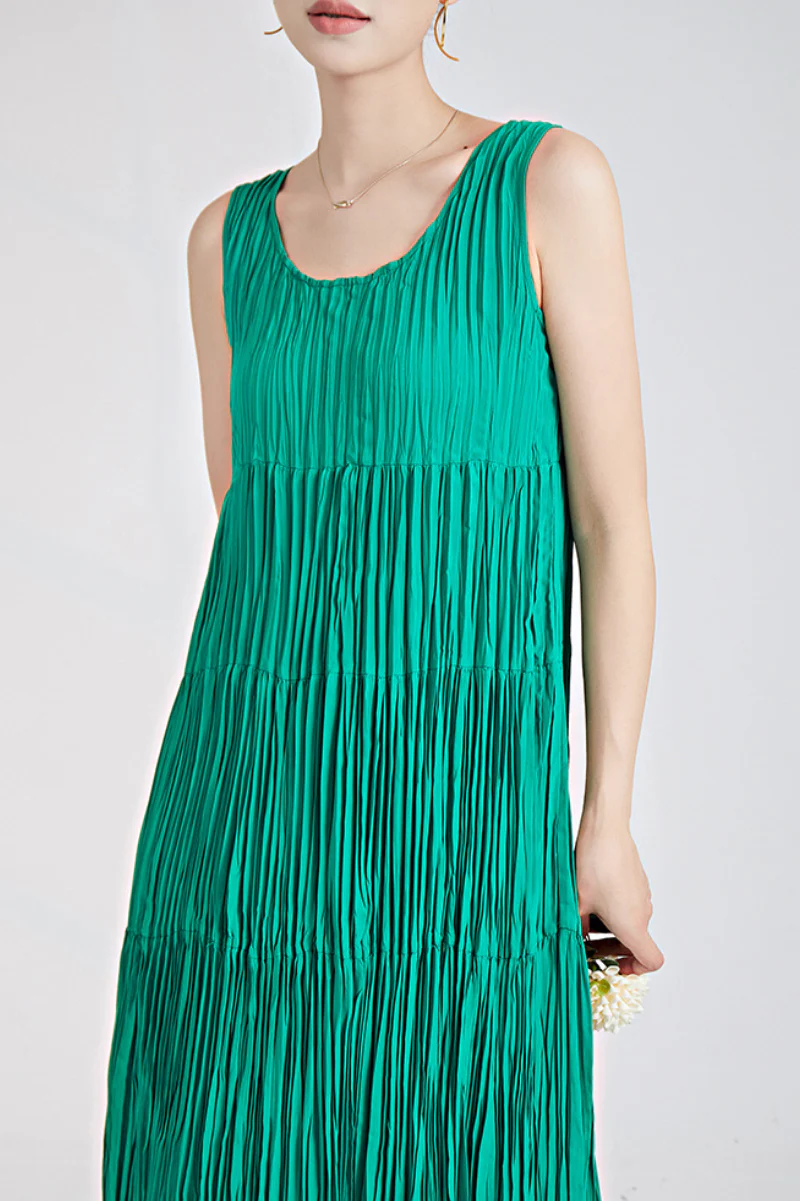 Designer Inspired Pleated Flowy Sleeveless Midi Dress in Emerald Green - HBQMJX
