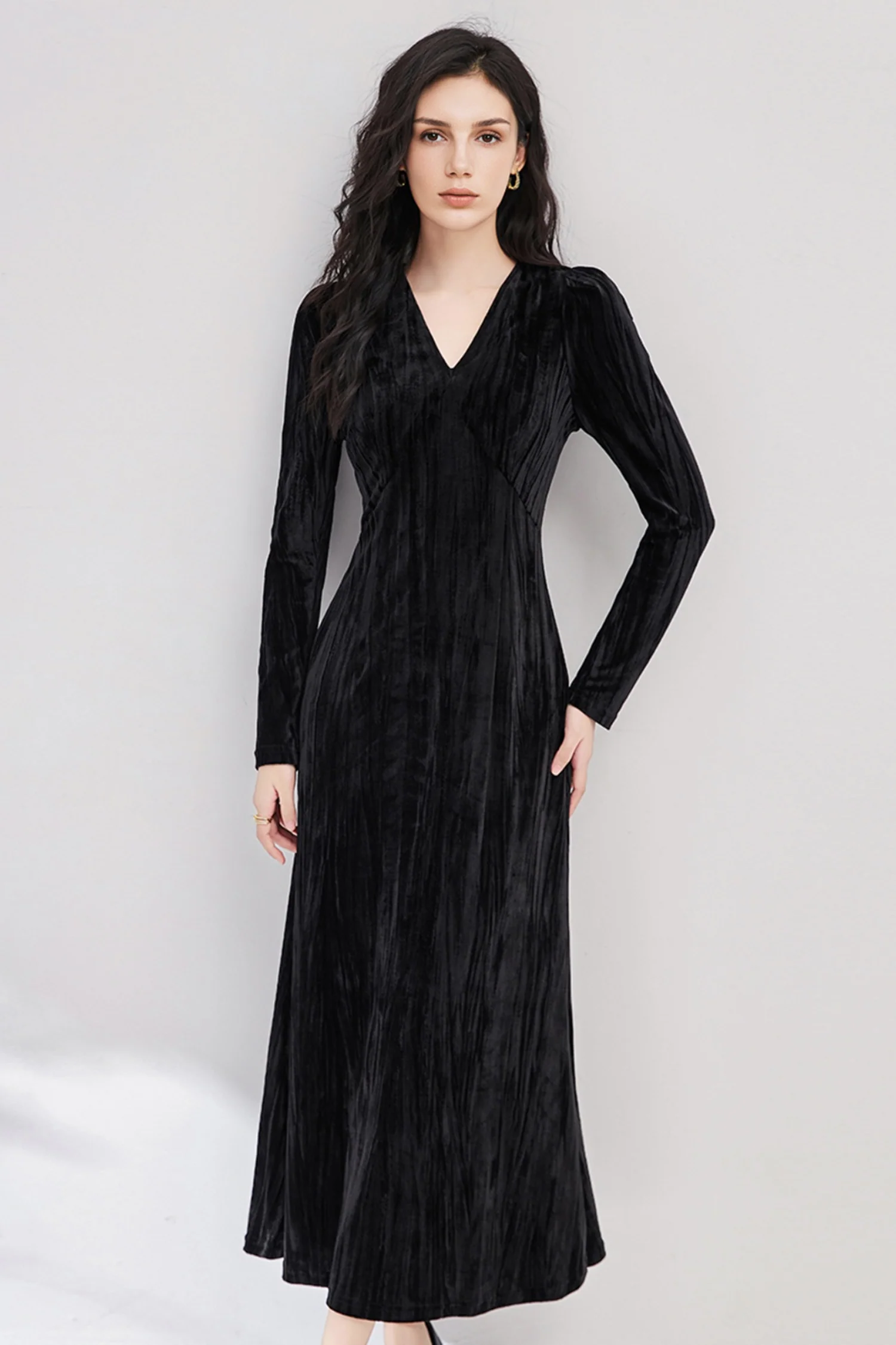 Black Velvet Textured Long Sleeve V-Neck Midi Dress - HBQMJX