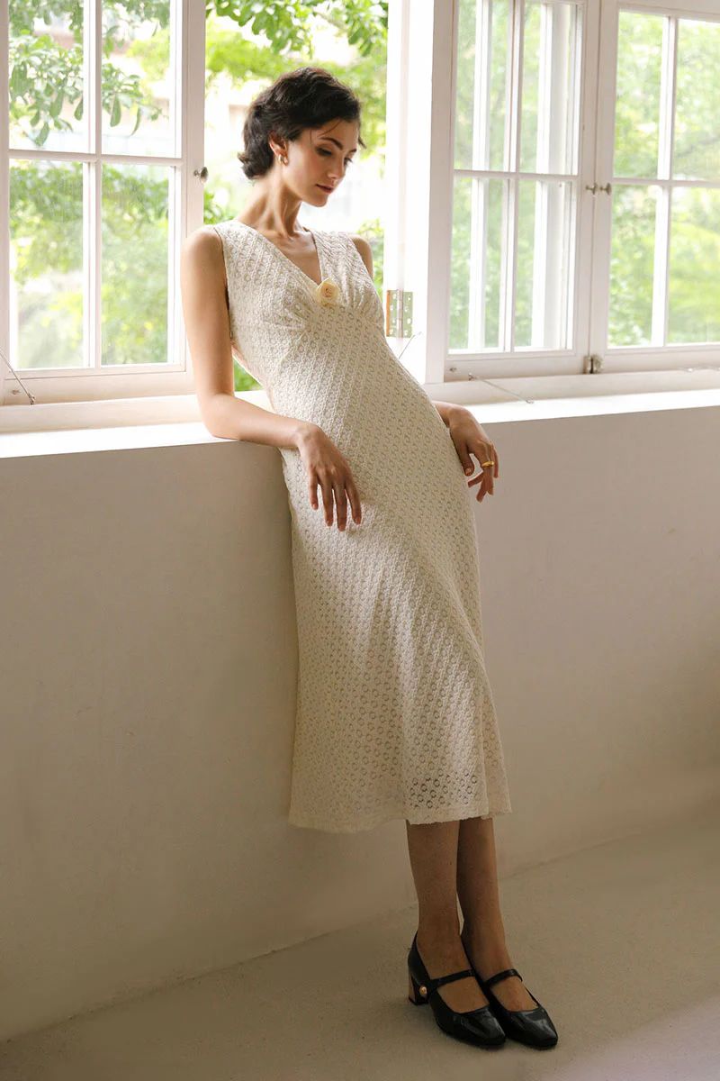 White Embroidered Lace Midi Dress with Detachable Brooch - HBQMJX