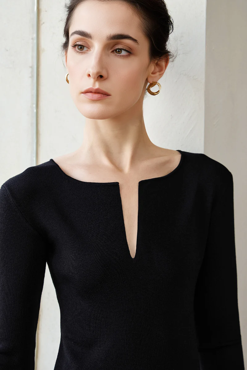 Black Fit & Flare Long-Sleeve V-Neck Maxi Dress - HBQMJX