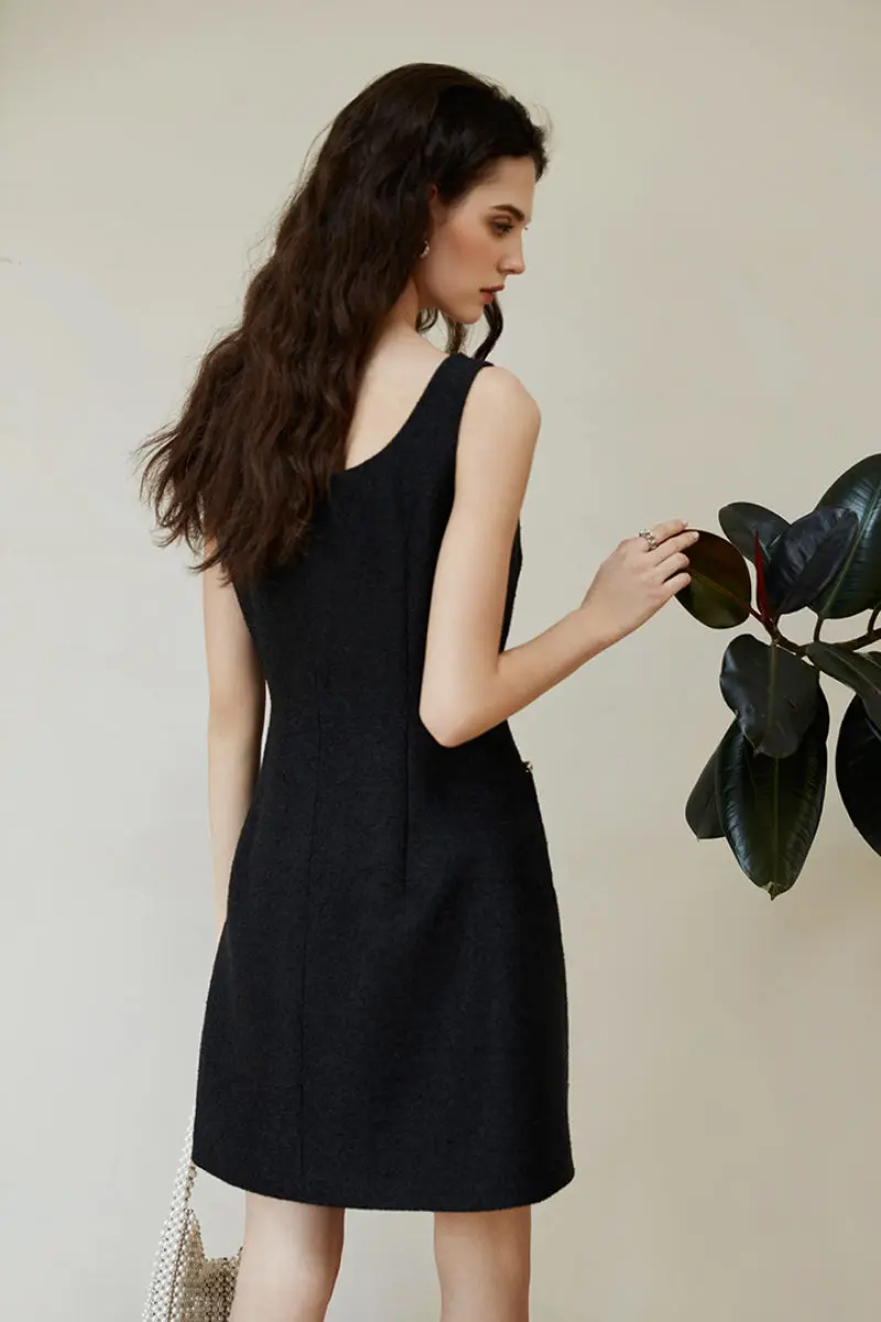 Black Scoop-Neck Sleeveless Mini Dress - HBQMJX