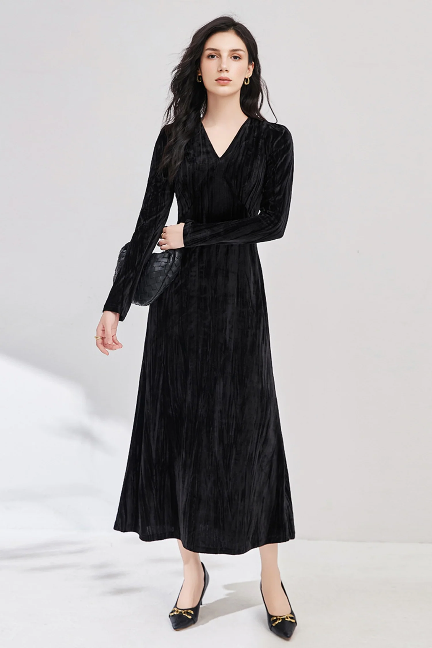 Black Velvet Textured Long Sleeve V-Neck Midi Dress - HBQMJX