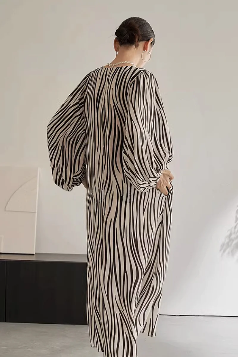 100 Mulberry Silk V-Neck Balloon-Sleeve Zebra-Print Midi Dress - HBQMJX