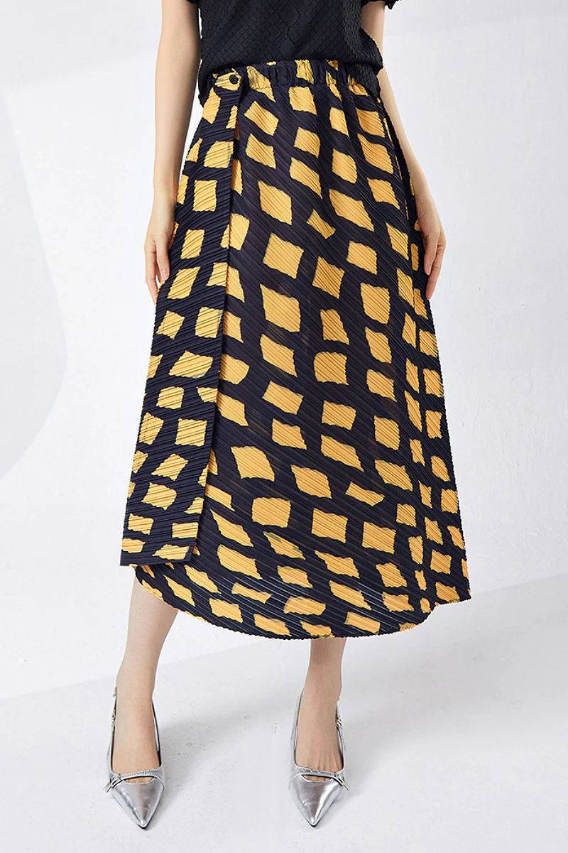 Designer Inspired Pleated Asymmetrical Midi Skirt in Geometric Print - HBQMJX