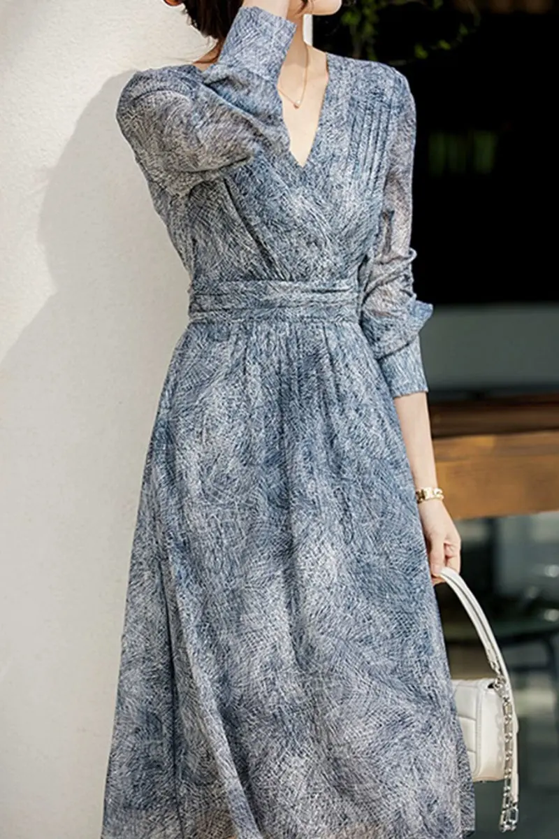 100 Mulberry Silk Blue Long-Sleeve Hand Pleated Midi Dress - HBQMJX