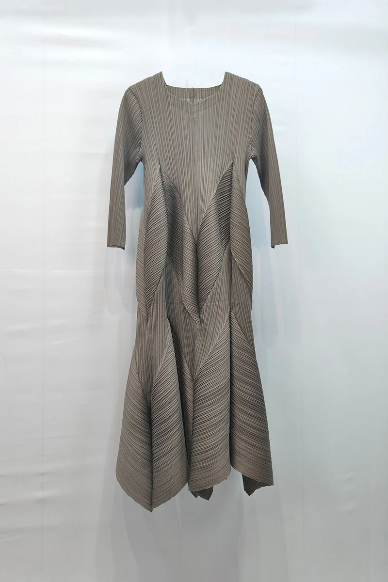 Pleated Long-Sleeve Midi Dress with Tulip Hem - HBQMJX