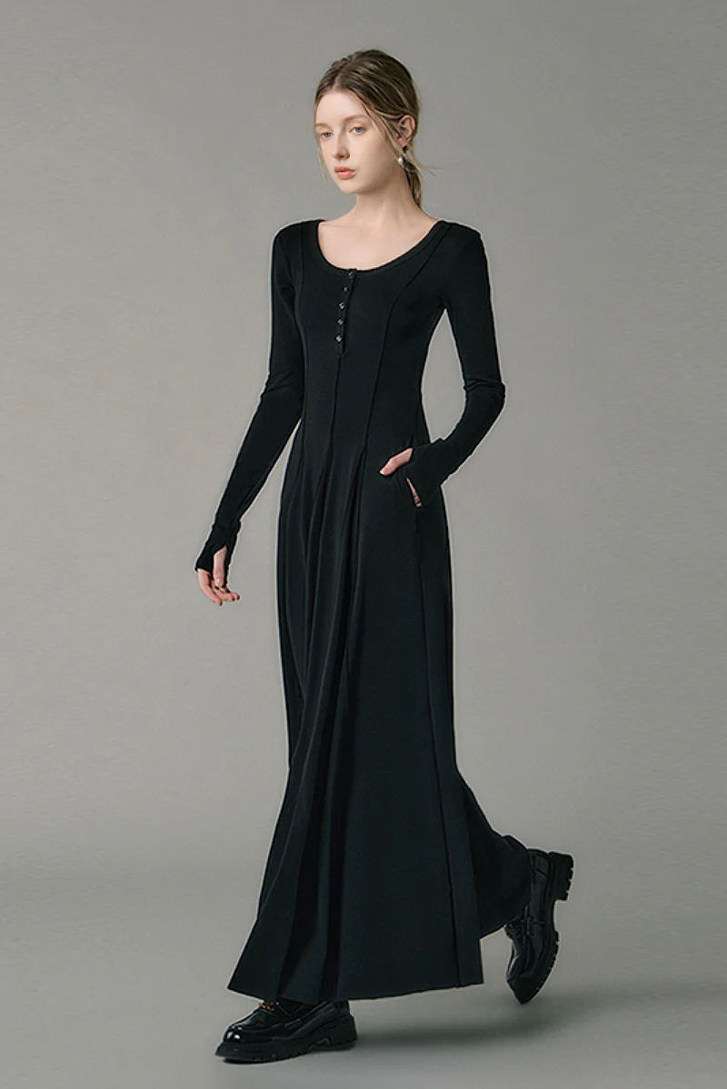 Black Fit & Flare Long-Sleeve Scoop-Neck Knit Maxi Dress with Thumb Holes - HBQMJX