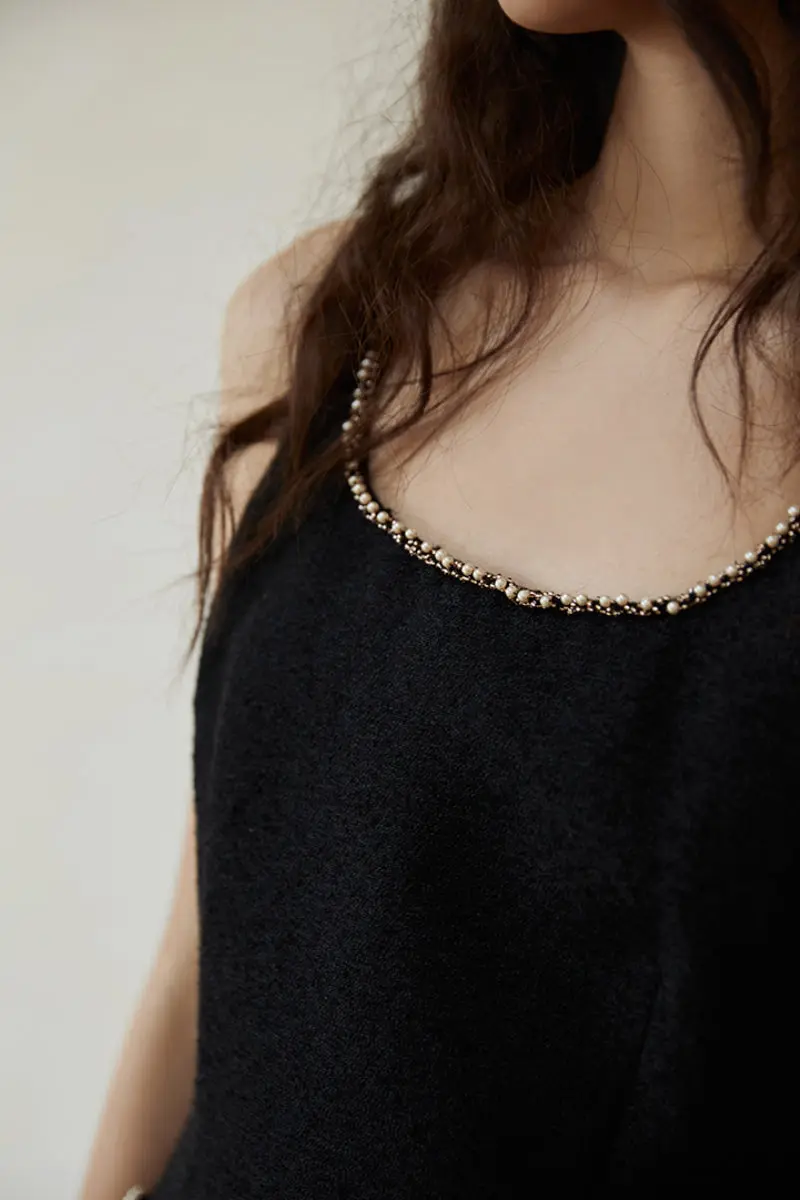 Black Scoop-Neck Sleeveless Mini Dress - HBQMJX