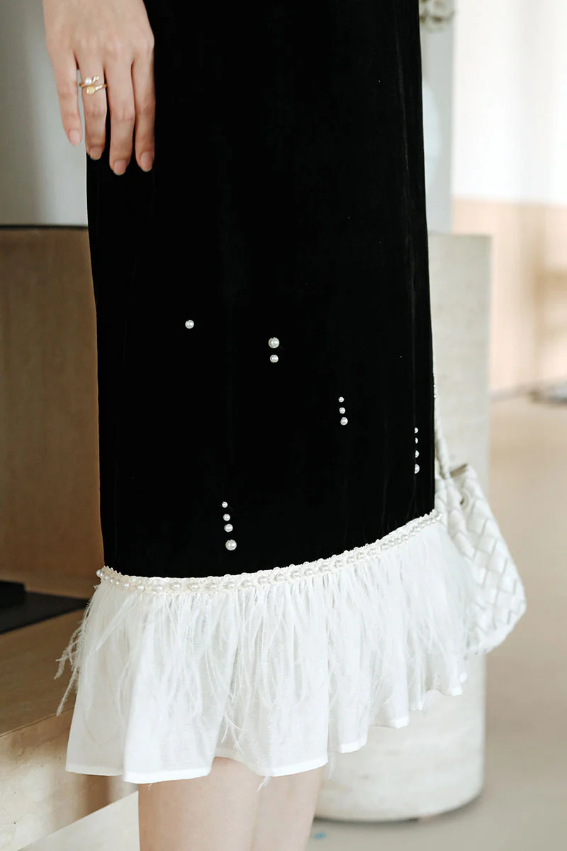Ostrich-Feather Velvet Elbow-Sleeve Midi Dress with Pearl Trim - HBQMJX