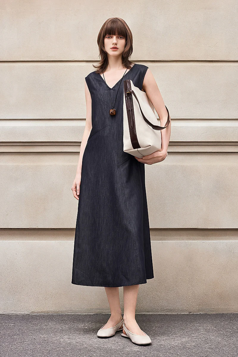 Structured V-Neck Sleeveless Midi Dress - HBQMJX