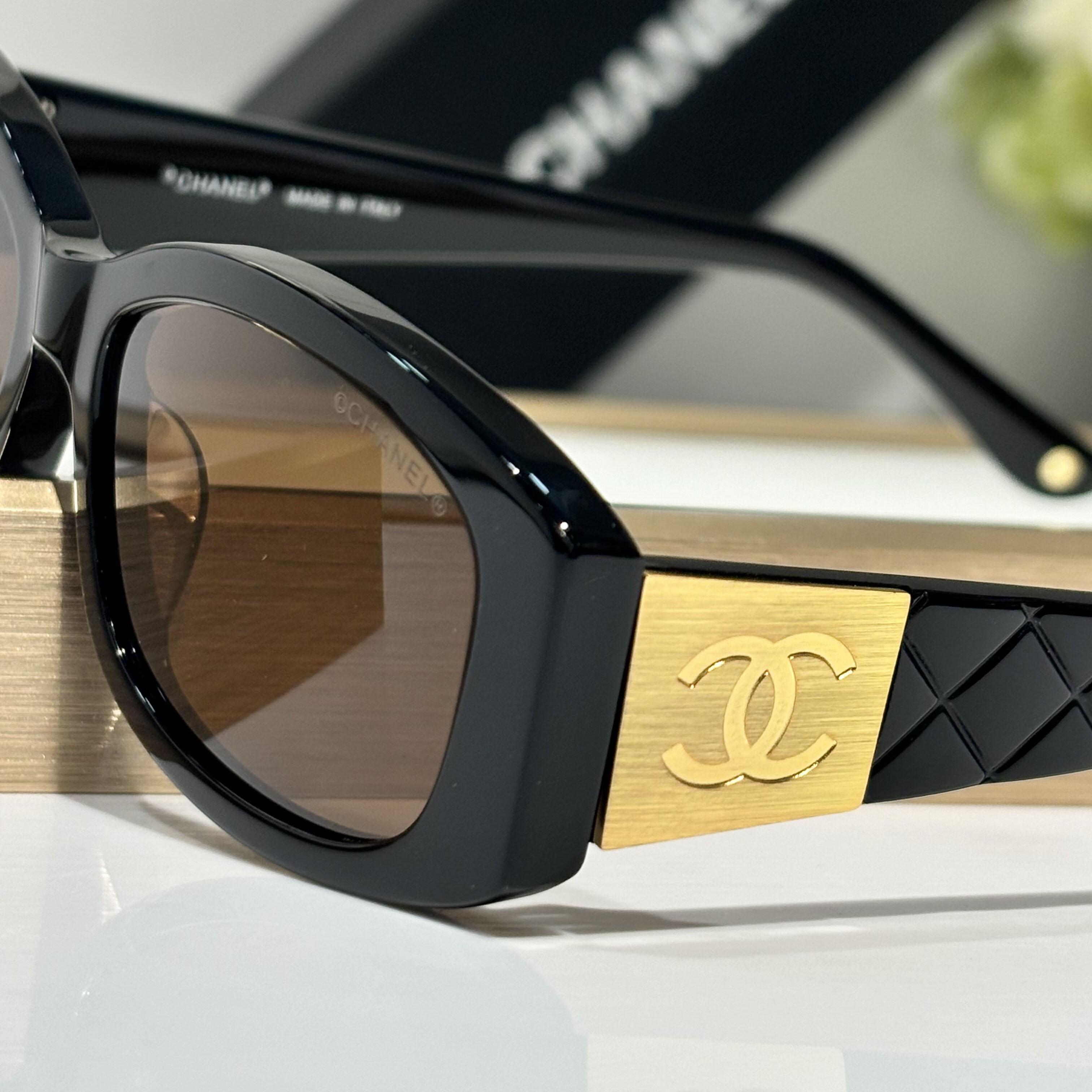 CHANEL square frame glasses black gold color size 52口18-145
