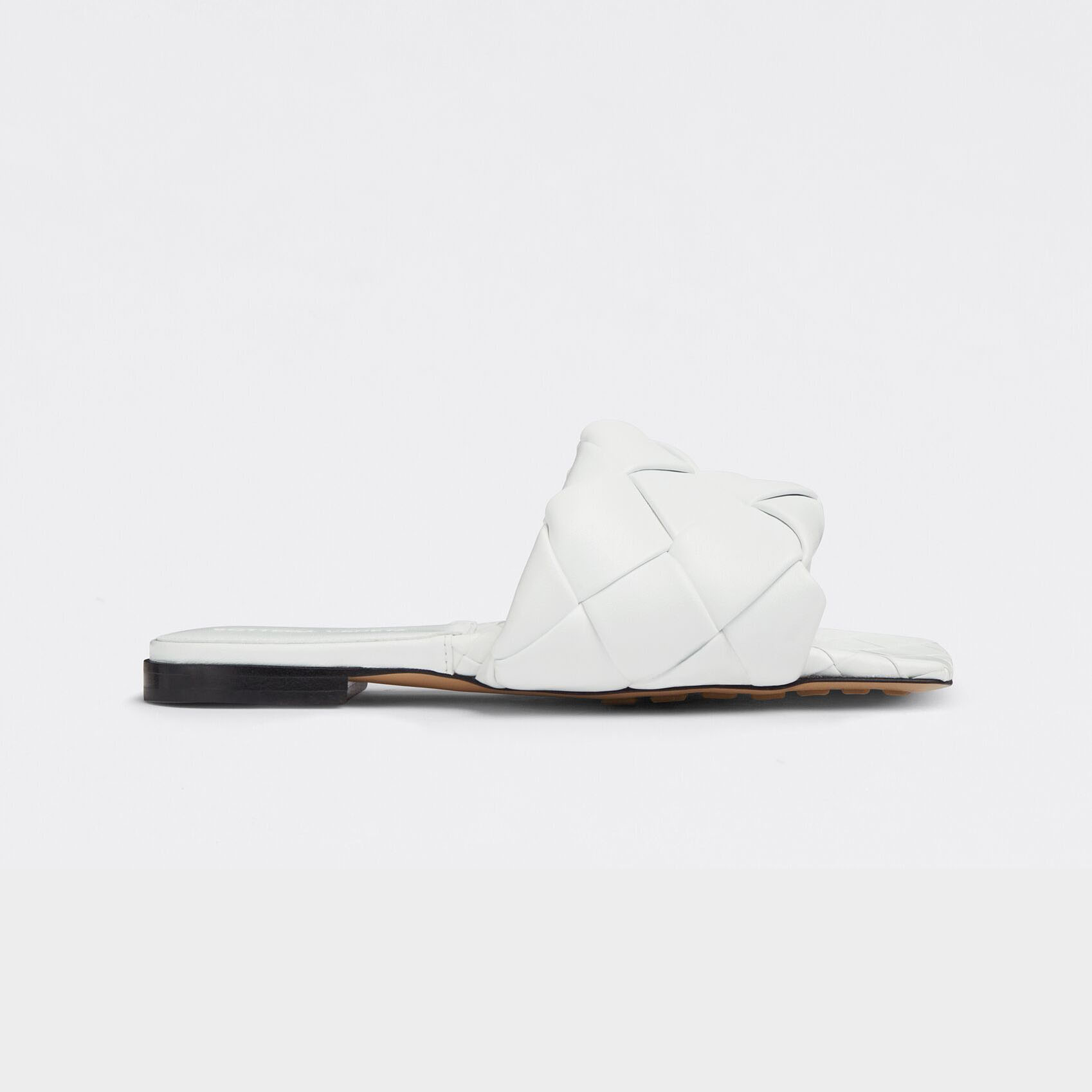 Bottega Veneta Lido Flat Sandal In White Intrecciato Leather Flat Sandal