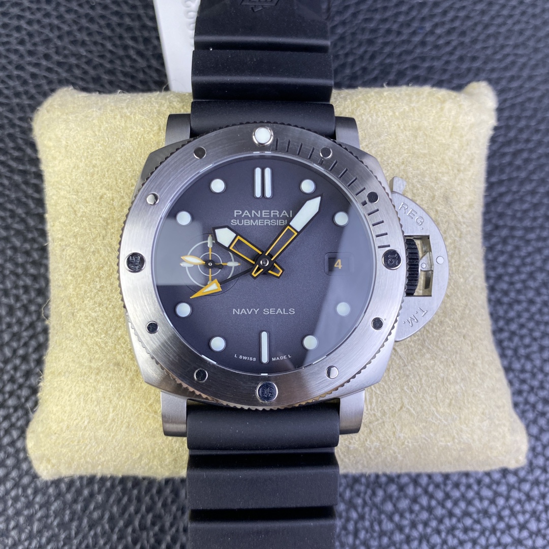 PANERAI-SUBMERSIBLE-PAM01323-44MM