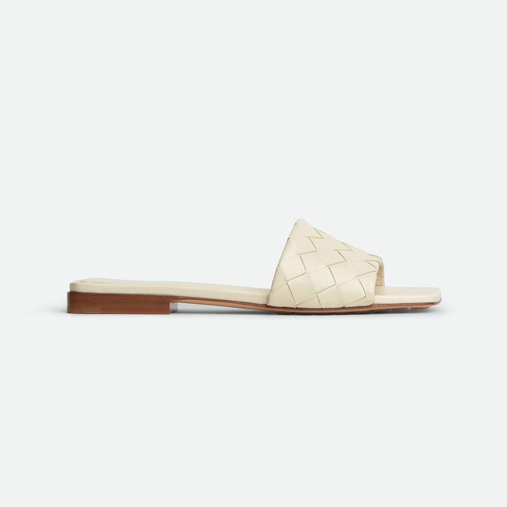 Bottega Veneta Parco Mule In Ivory Intrecciato Leather Flat Mule Sandal
