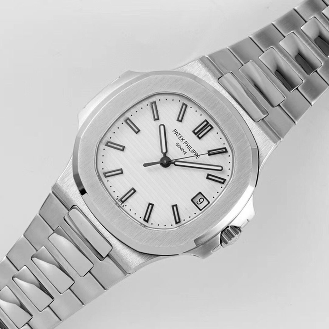 PATEK PHILIPPE-NAUTILUS-ref.5711-1A-011-40mm