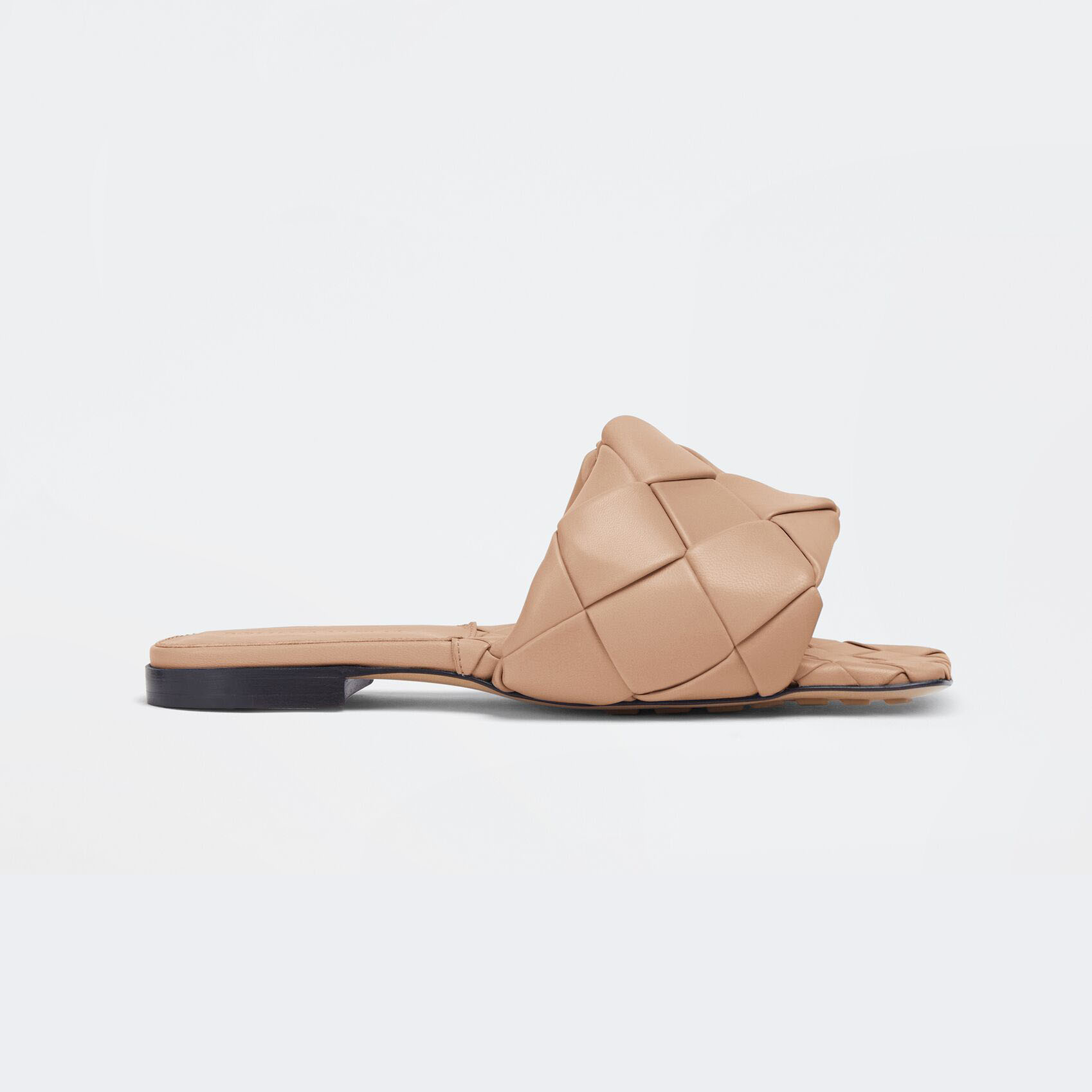 Bottega Veneta Lido Flat Sandal In Nude Intrecciato Leather Flat Sandal