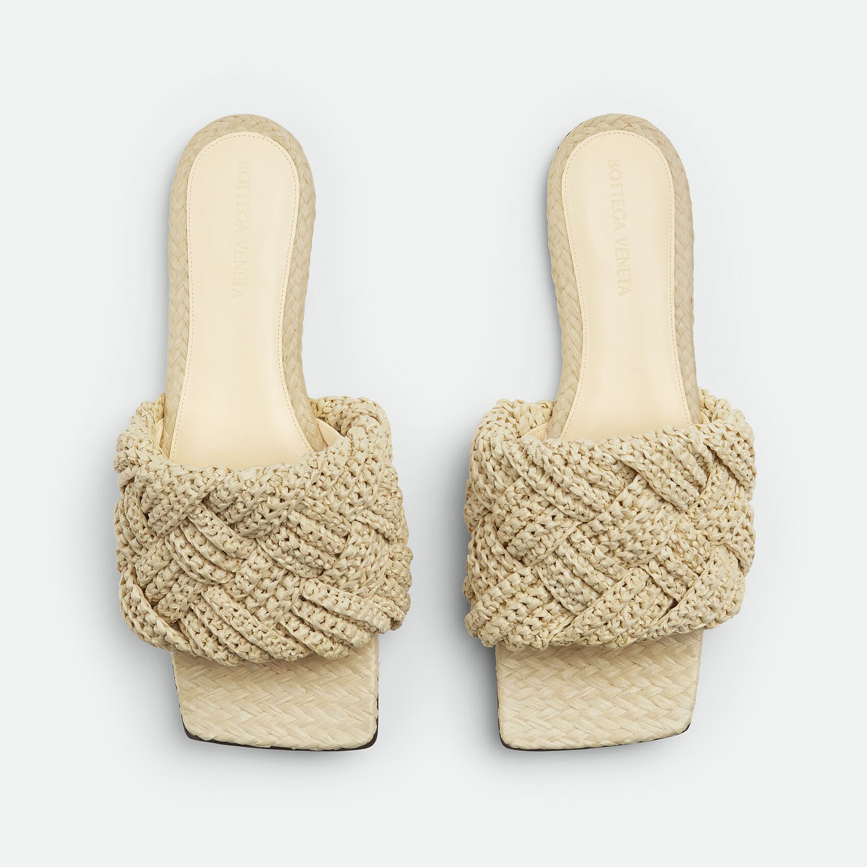 Bottega Veneta Lido Flat Sandal In Beige Intrecciato Raffia Flat Sandals